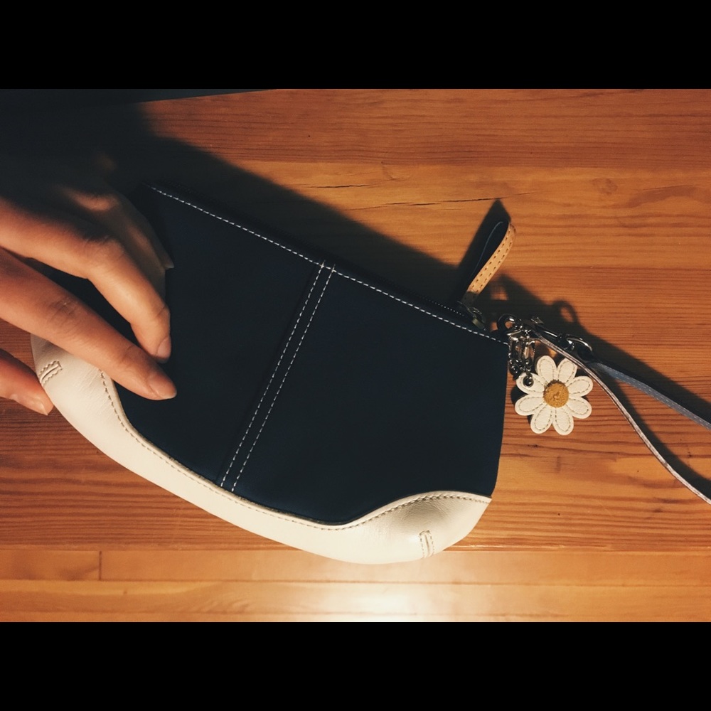 COACH vintage mini daisy clutch